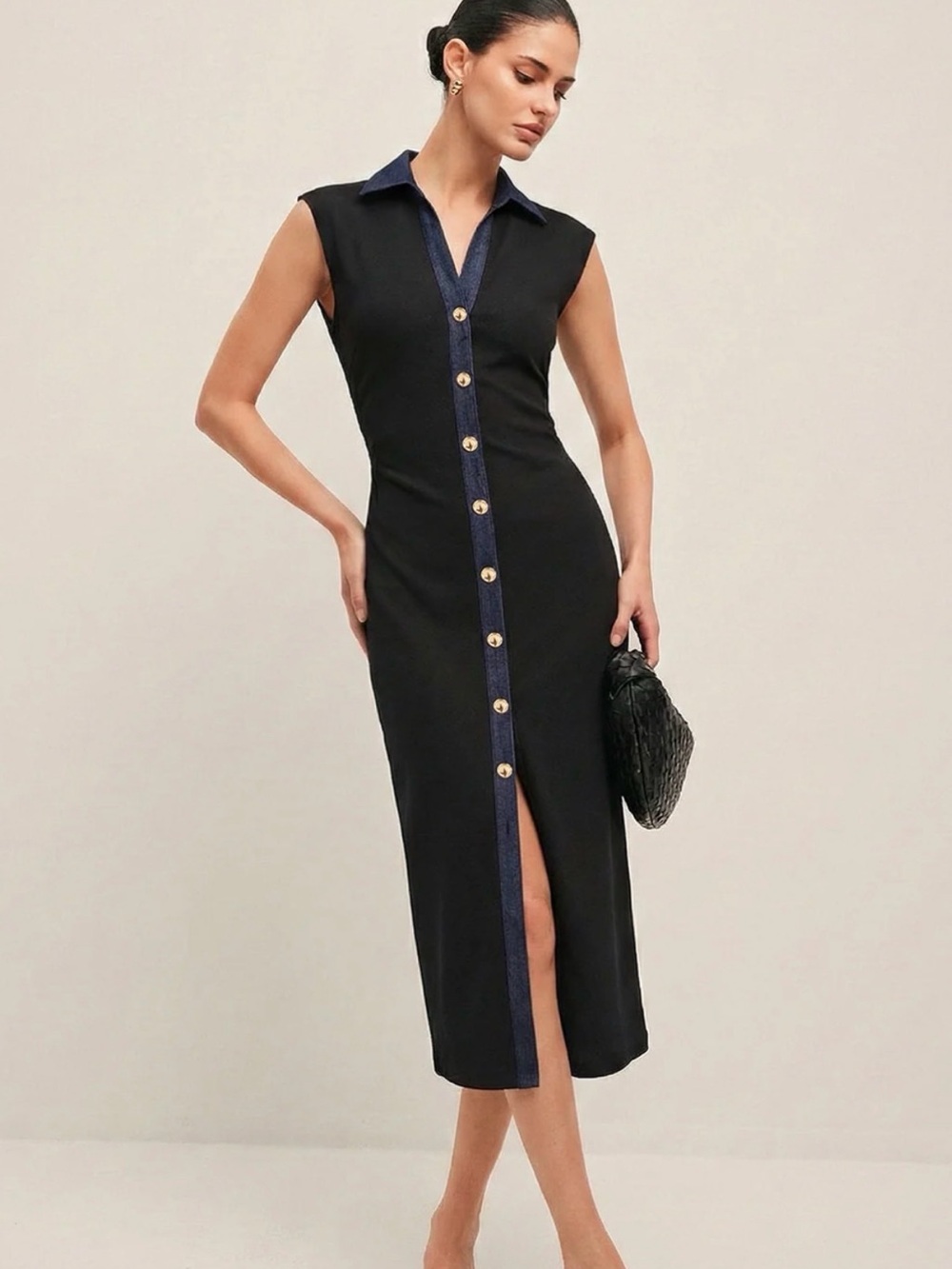 Denim Panel Sleeveless Buttoned Midi Dress
SPU: OA251204021